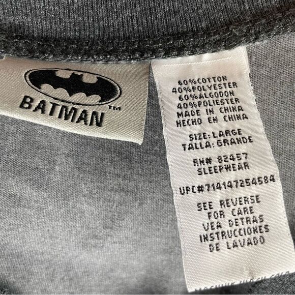 Batman Graphic T-Shirt Size L EUC - Picture 5 of 5